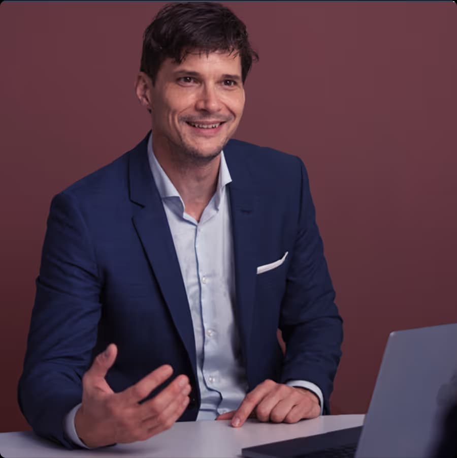 Adviser in a blue blazer presenting at a laptop